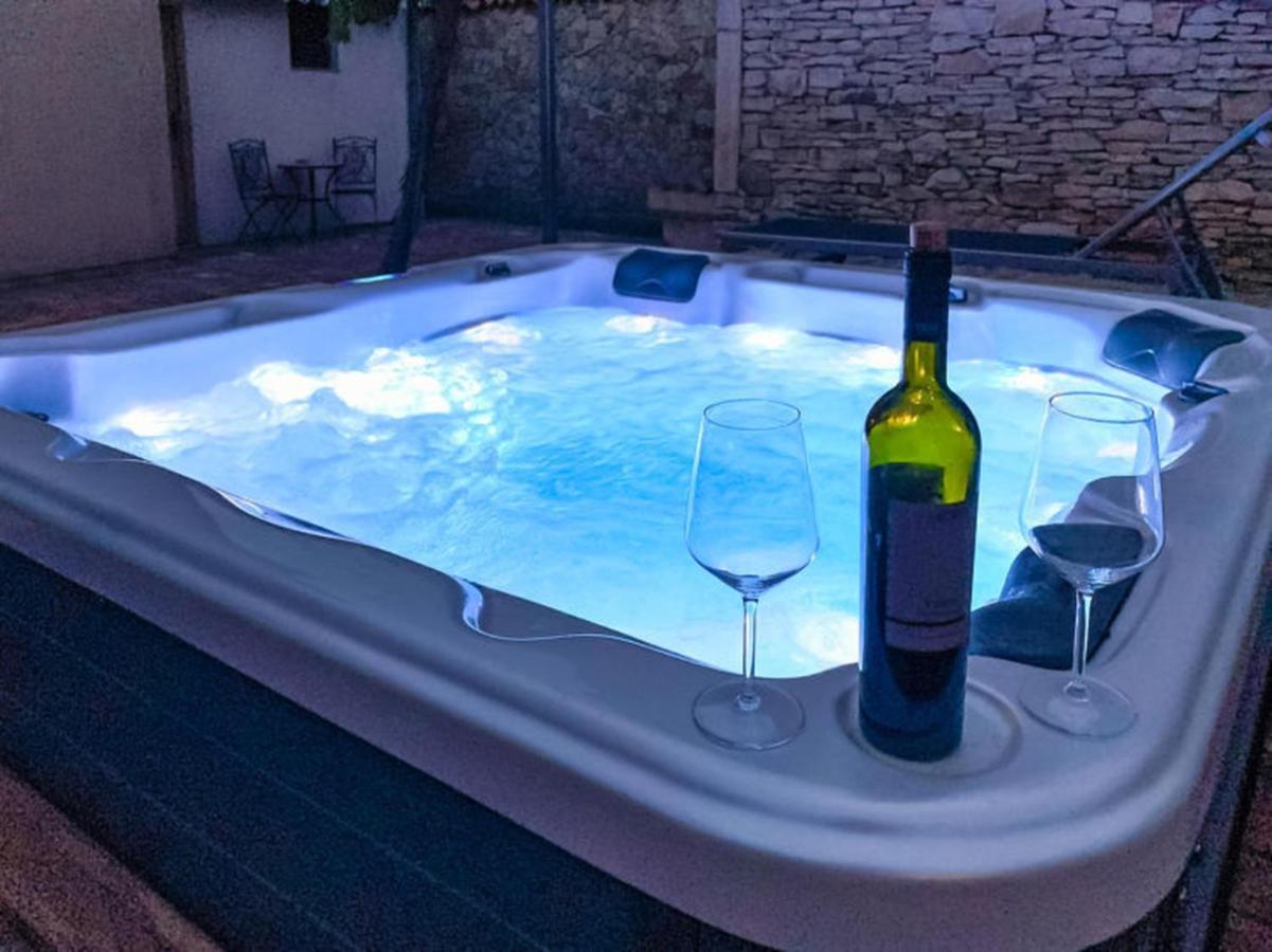 Studios Barre With Jacuzzi 로비니 외부 사진